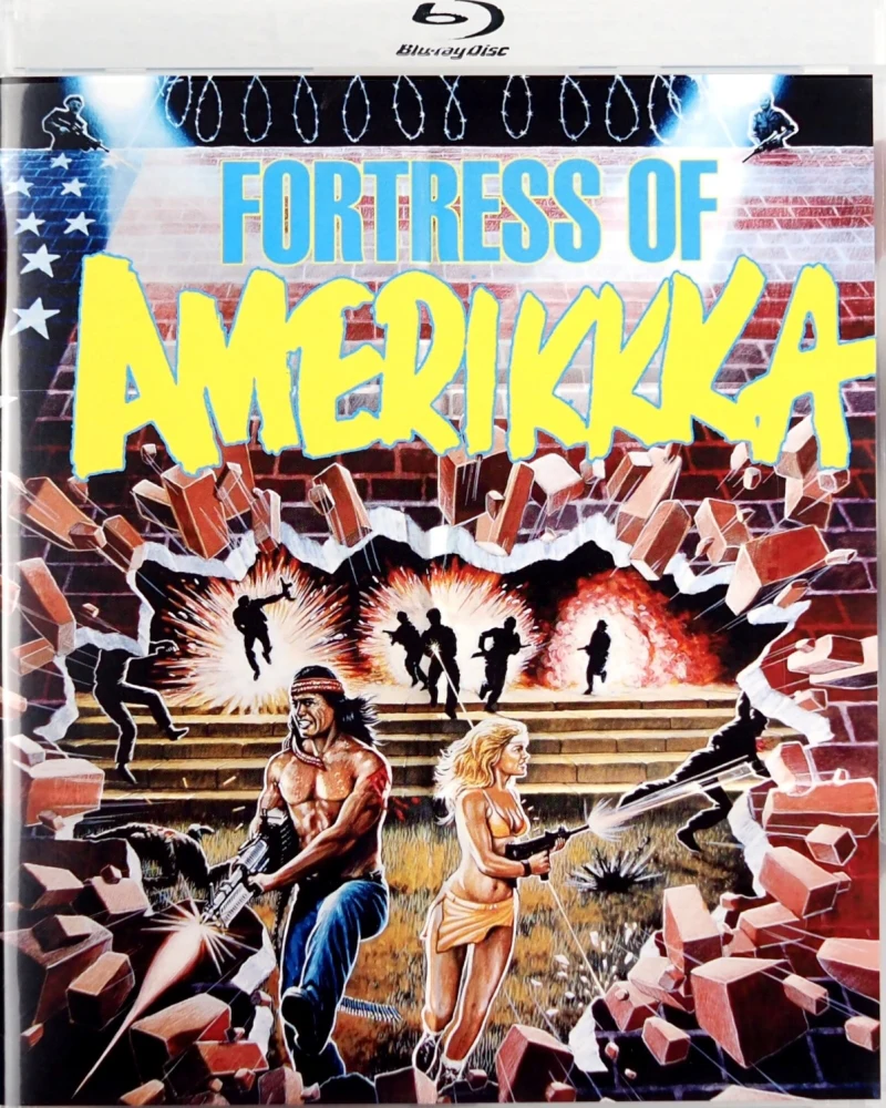 Fortress of Amerikkka - Limited Edition Slipcase (VSA) (Blu-ray) mukana hieno kohokuvioinen Slipcover ja Juliste